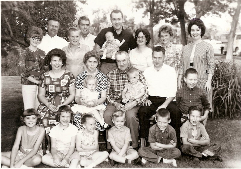 Frand___nada_family_and_grandchildren-2