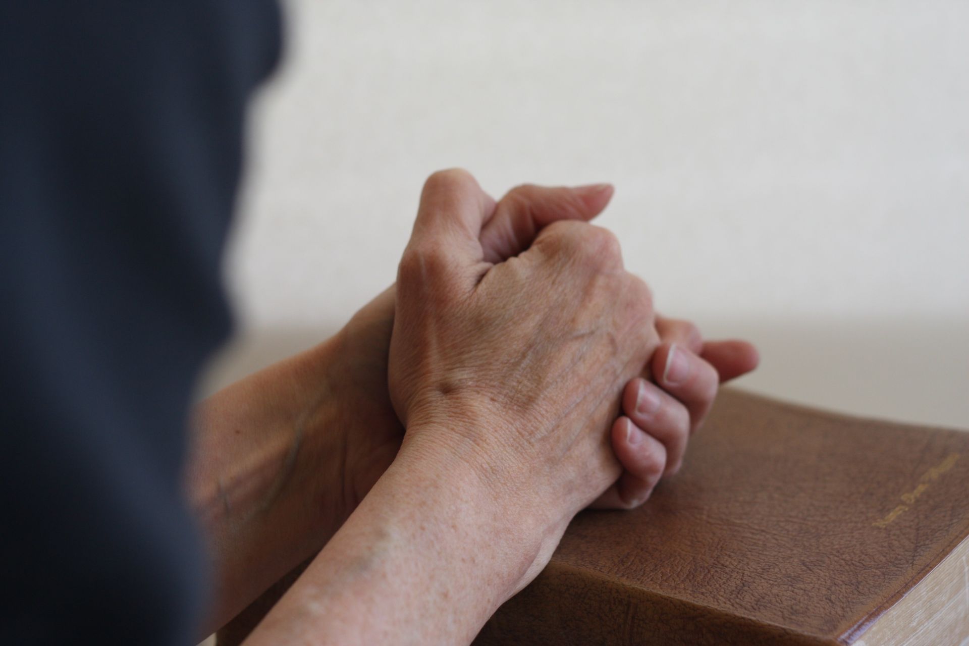 Woman_praying