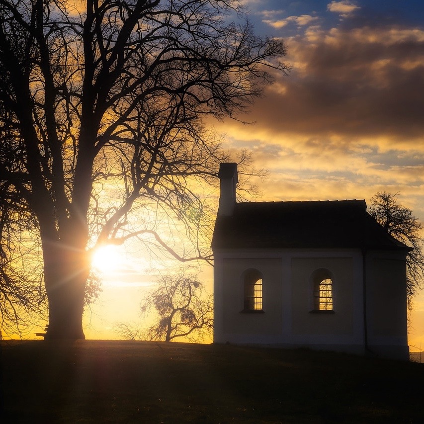 Chapel_at_sunset_square