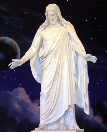 Christus_statue_by_aeast_crop